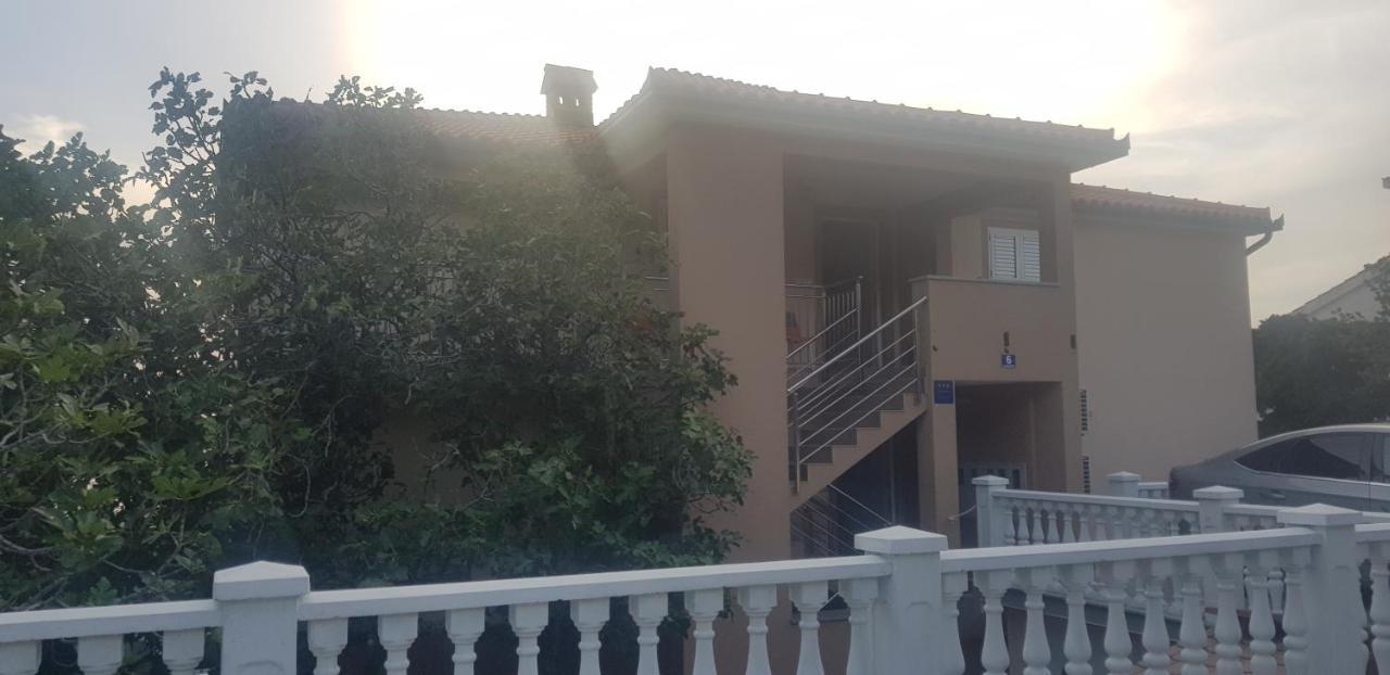 Apartmani Mira Klenovica Exterior foto